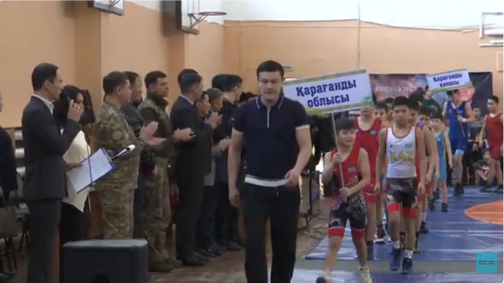 Саран қаласында өрт кезінде қаза тапқан құтқарушыны еске алуға арналған қазақ күресінен турнир өтті