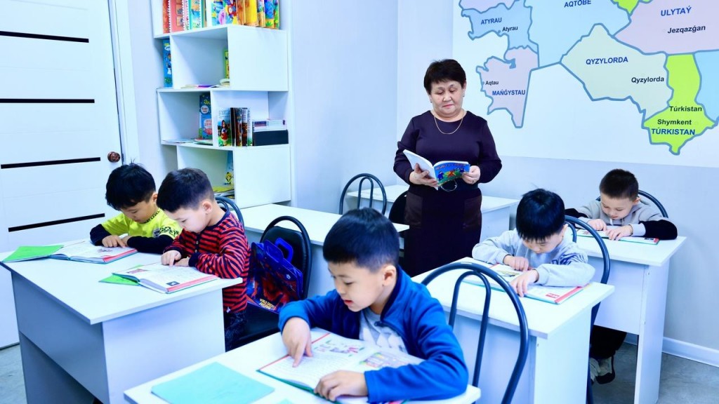 «Не хочу сидеть дома: привыкла быть полезной» – в Карагандинской области пенсионерам помогают найти работу