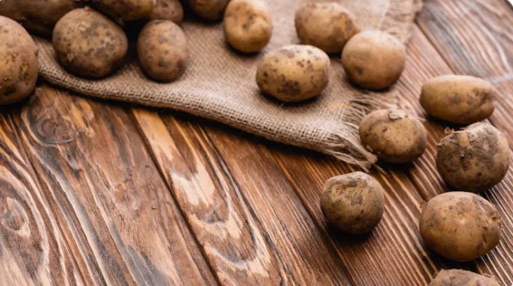 Зачем Казахстан сначала экспортирует картофель, а потом завозит его из других стран, объяснили в Минсельхозе