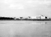 Вид на ДКГ с паркового озера. 50-ые годы.