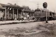 Поезд детской железной дороги на станции Комсомольская. 50-ые года.