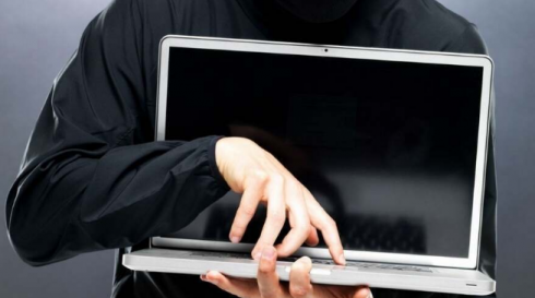 Ноутбук похитил вор из предприятия в Караганде