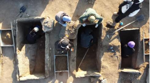 Погребения бронзового века исследуют карагандинские археологи