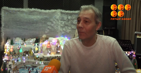 Житель Караганды Валерий Роголев создает новогодние инсталляции