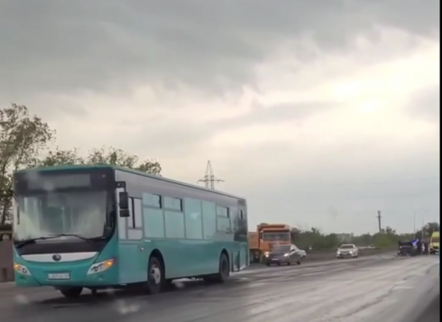 В Караганде на выходных произошло ДТП с участием общественного транспорта