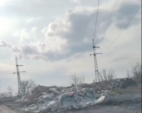 Карагандинцы засняли на видео горы строительного мусора в районе ТЭЦ-1