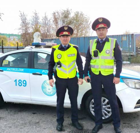 Карагандинец поблагодарил полицейских, сопроводивших его машину с рожающей супругой до роддома