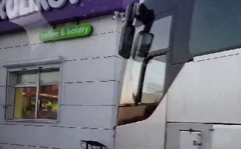 В Караганде рабочий автобус столкнулся с легковым автомобилем