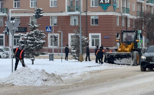 Караганду в усиленном режиме чистят от снега