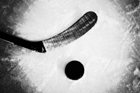 Карагандинский хоккеист отметелил по голове клюшкой соперника в казахстанской любительской лиге