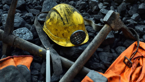 Карагандинские шахтёры-регрессники требуют вернуть им пожизненные социальные выплаты