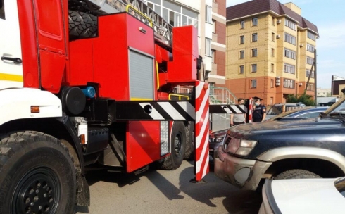 Пожарные Карагандинской области продолжают сталкиваться с преградами для проезда во дворах МЖД