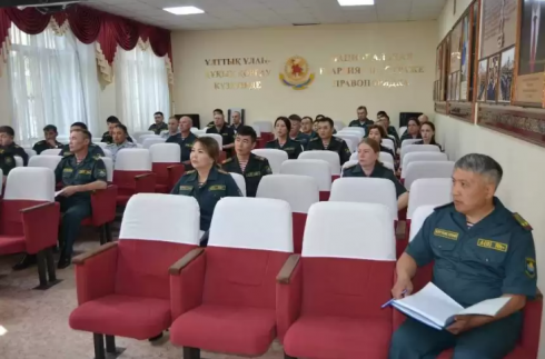 Военнослужащие Нацгвардии открыли новый учебный период в Караганде