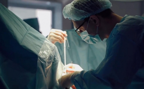 Карагандинские врачи успешно провели сложную операцию на головном мозге пациенту с эпилепсией