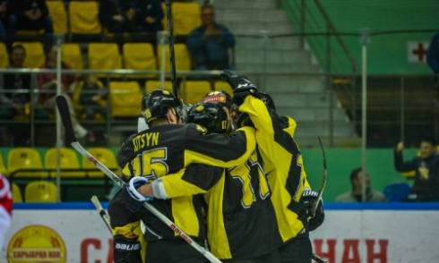 «Сарыарка» обыграла «Нефтяник» в матче плей-офф ВХЛ