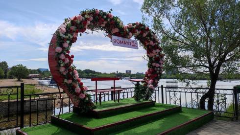 В Центральном парке Караганды появилась арка «Семьи, любви и верности»