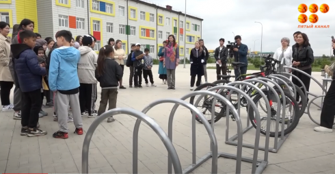 В двух карагандинских школах на средства бюджета установили велопарковки