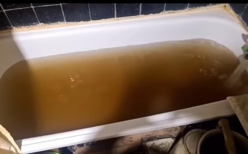 В Караганде жители жалуются на качество горячей воды