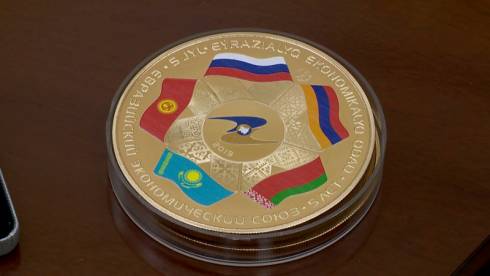 Нацбанк опубликовал видео золотой килограммовой монеты