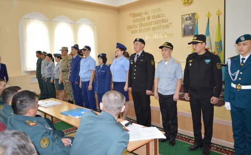 Военнослужащие Карагандинского гарнизона перешли на летнюю форму одежды