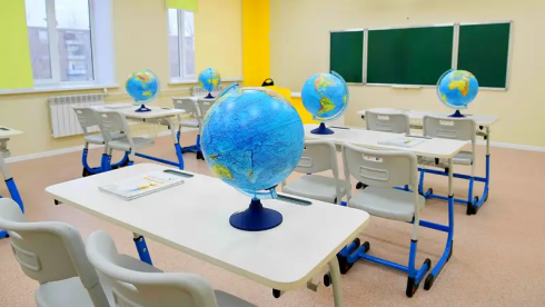 Сенатор: В казахстанских школах количество обязательных предметов в 2,5 раза больше, чем в Японии и Канаде