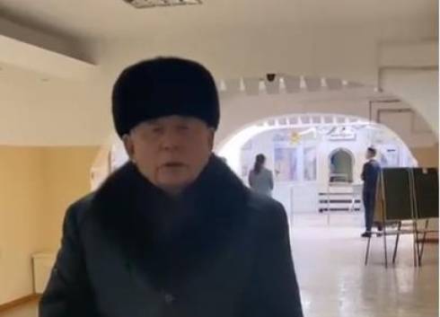 Известный краевед Караганды одним из первых пришел на избирательный участок