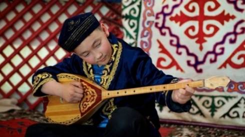 Национальный день домбры утвердил Назарбаев