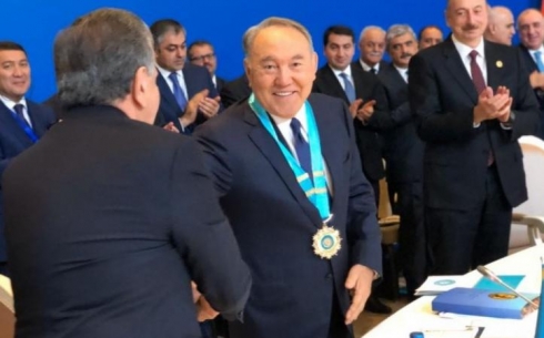 Назарбаева наградили Высшим Орденом Тюркского мира