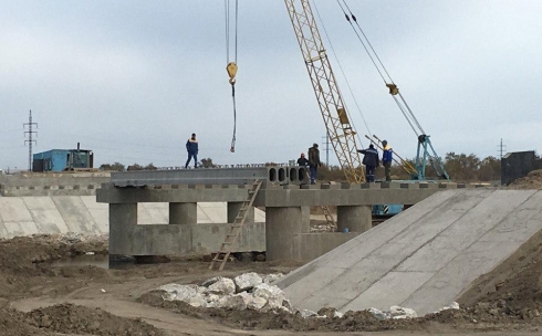 Жители поселка Карагандинской области возмущены долгой реконструкцией разрушенного паводками моста