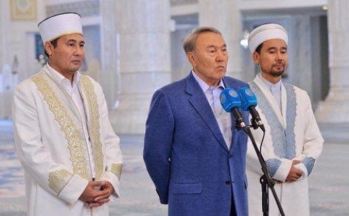 Нурсултан Назарбаев поздравил казахстанцев с праздником Курбан айт