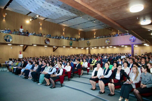Сколько мужчин-педагогов работают в Казахстане