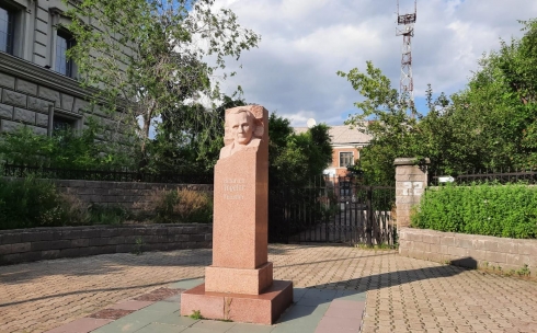 В Караганде с улицы Ерубаева хотят перенести памятник Генриху Фогелеру