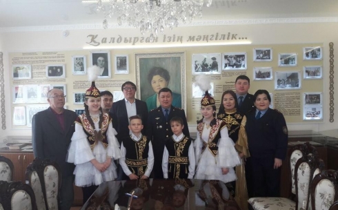 Полицейские из УВД Жезказгана посетили детский дом имени Маруы Кулушевой