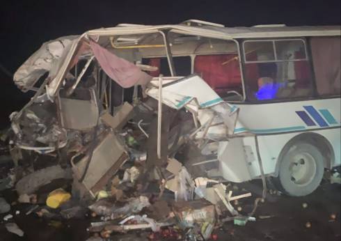 4 человека погибли под Сарышаганом после столкновения пассажирского автобуса и грузовой машины