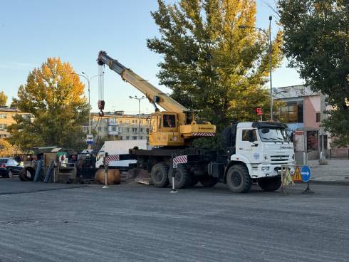 В Караганде на улице Гоголя снова раскопали дорогу