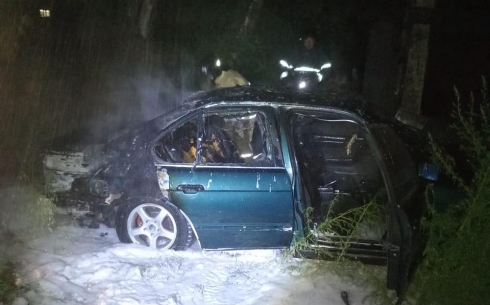 Легковой автомобиль горел вчера в Сарани