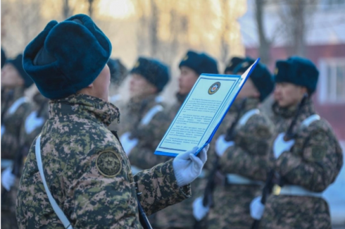 Жизнь солдат хотят застраховать в Казахстане