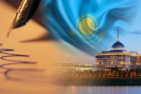 Президент Казахстана подписал поправки в конституционные законы
