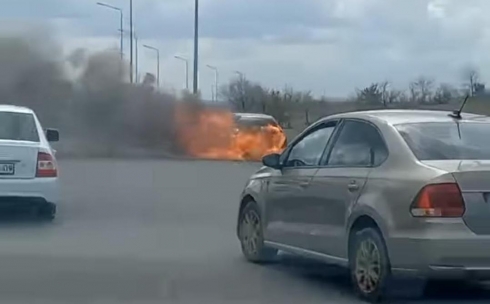 По дороге из Караганды в Темиртау сгорел автомобиль