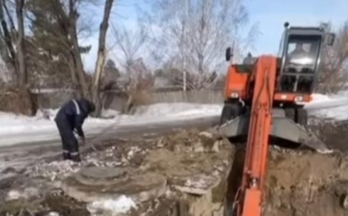 В Караганде возобновили чистку коллектора № 10 в районе Фёдоровских дач