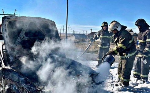 Автомобиль горел на дороге Восточный обход Караганды