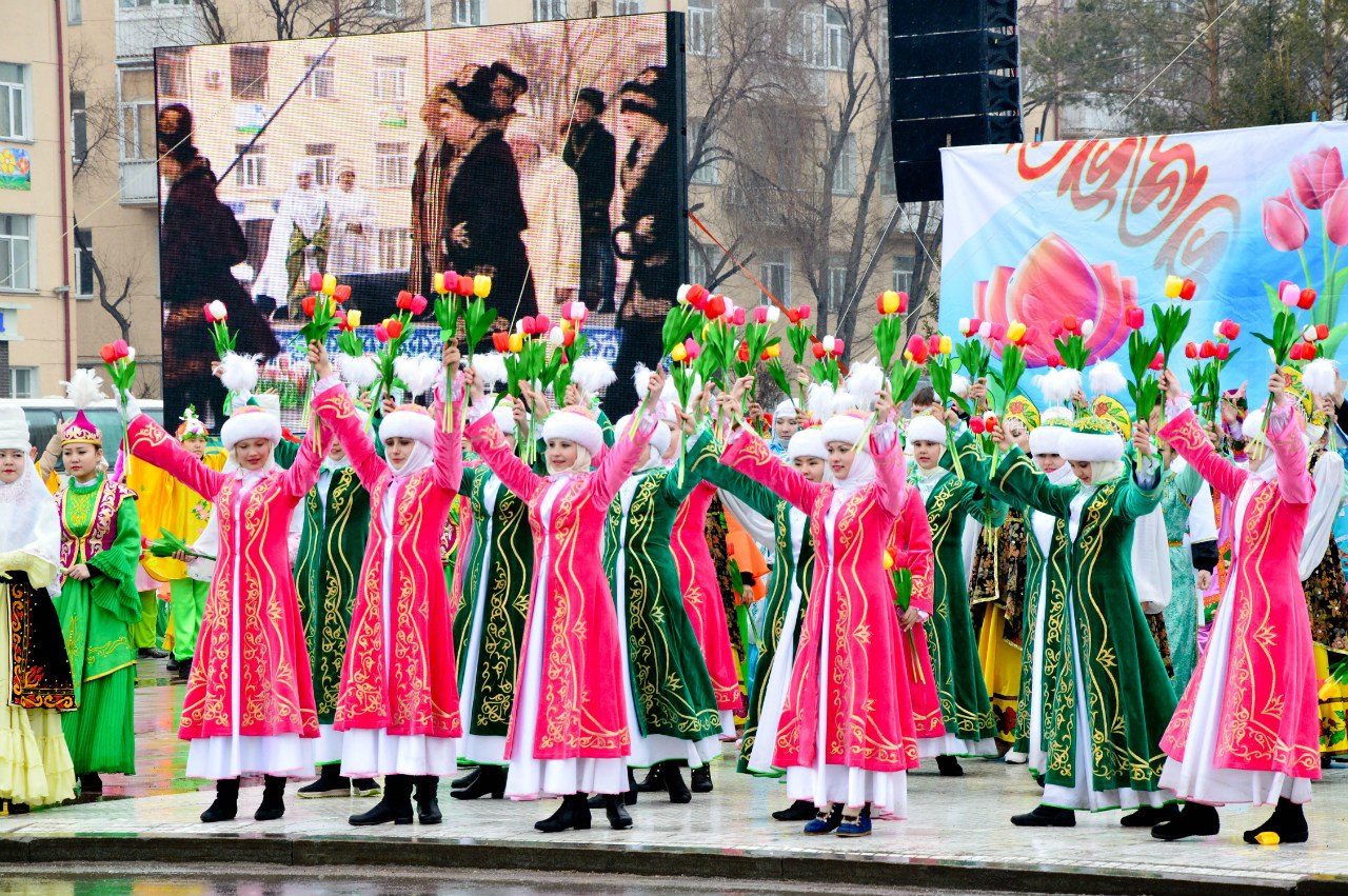 Пагода горд караканда. Нооруз торжественный праздник. Караганда Наурыз. Оформление на Наурыз. Караганда день города.