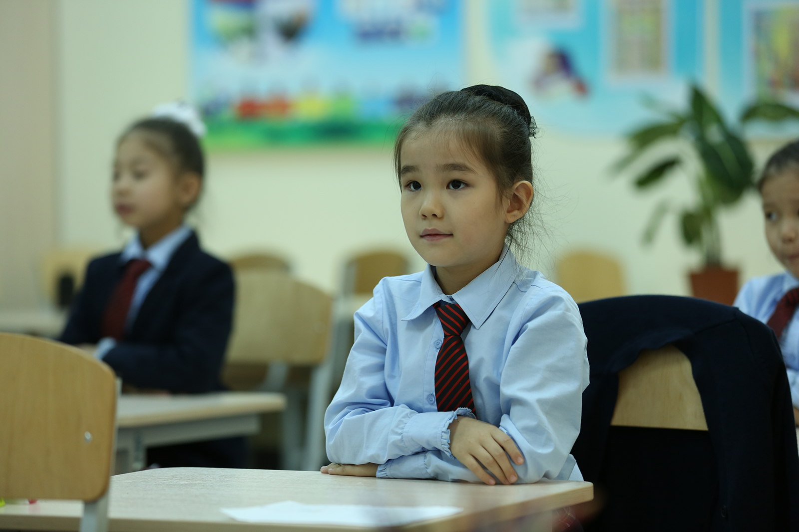 Начальная школа казахстана. Ученики Казахстан. Казах школьник. Казахские школьники. Ученики в классе Казахстан.