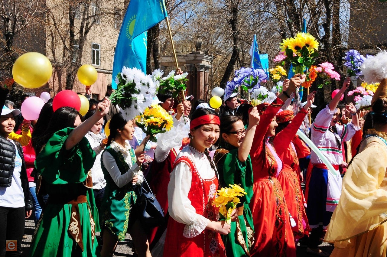 1 мая единства. Праздник единства народа Казахстана. Майские праздники в Казахстане. Первое мая в Казахстане. Первое мая праздник Казахстана.