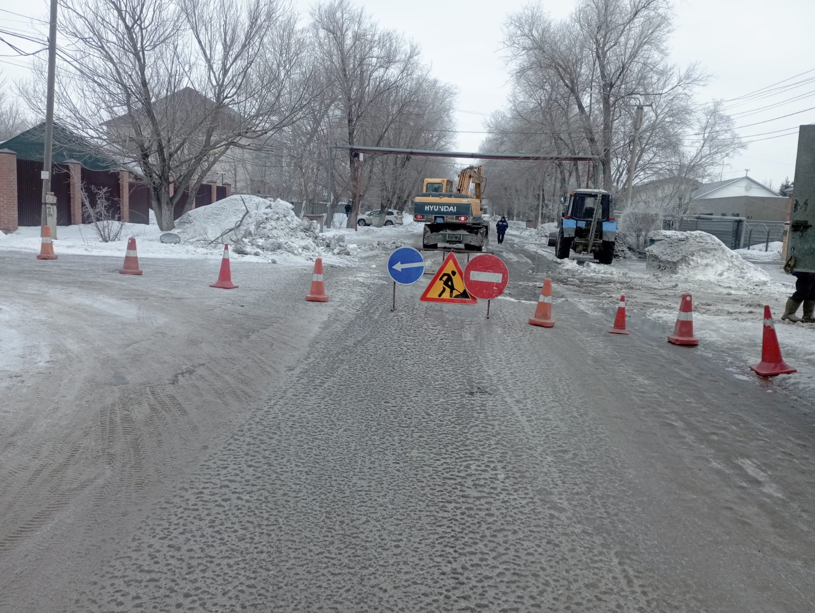 Асфальт вздулся на одной из улиц Караганды из-за водопроводной аварии.  Караганда Онлайн