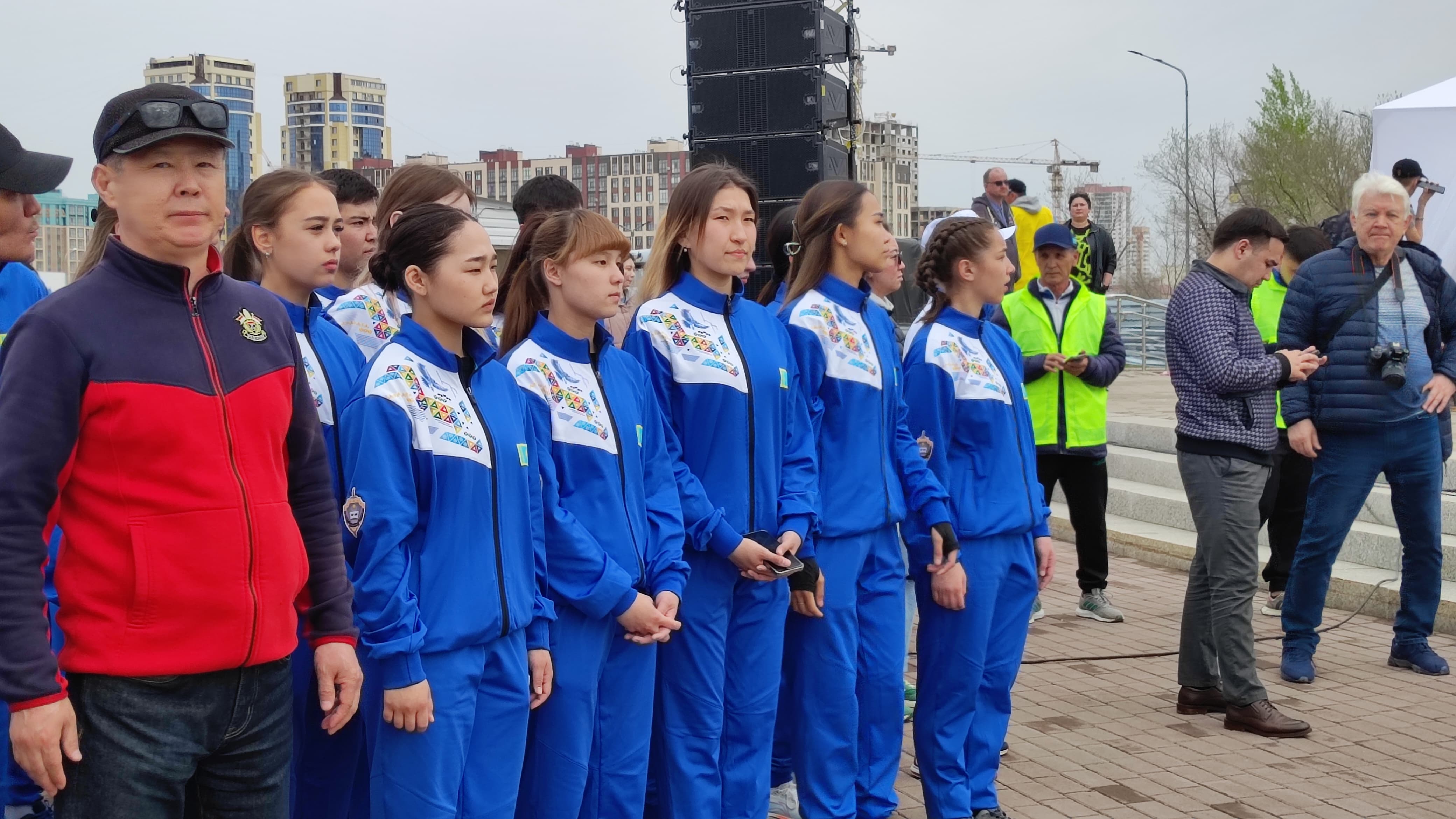 В Караганде прошла традиционная легкоатлетическая эстафета. Караганда Онлайн